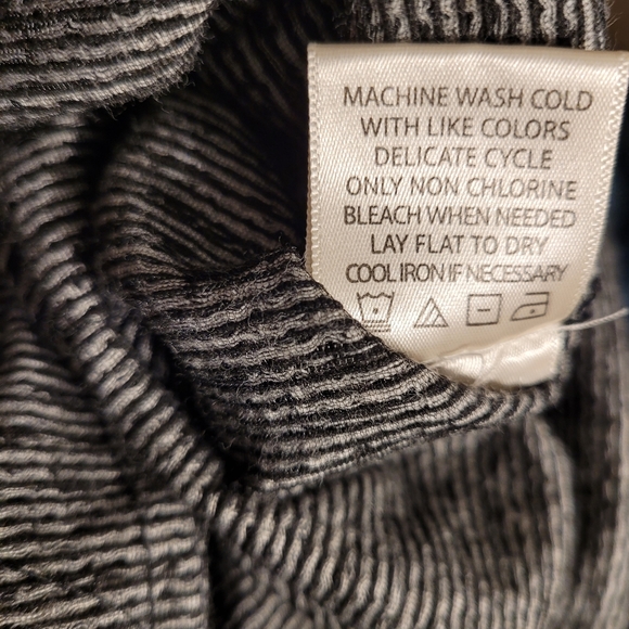 Max Studio Sweater Top High/Lo Sz M Black White 3/4 Sleeve Scoop Neck Split Side - Picture 9 of 9